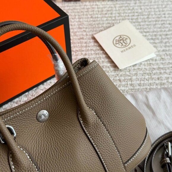 Luxury Handcrafted Leather Top Handle Bag Timeless Elegant Designer Style - Picture 2 of 8